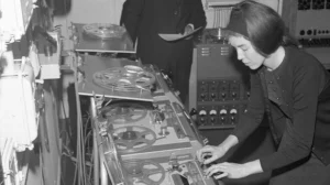 Delia Derbyshire (1963)