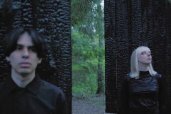 Gris Futuro - Juodi Žirgai