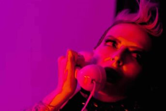 I Ya Toyah - Hello, Hello?