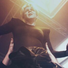 Robyn - Talk To Me