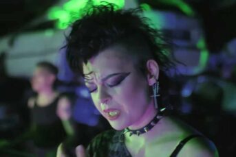 Sexy Suicide - Spędź Tę Zimę Ze Mną