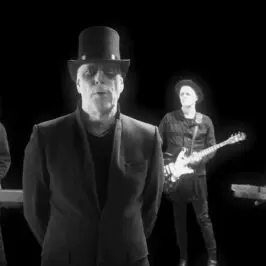 The Mobile Homes - Throne (Feat. Bon Harris (Nitzer Ebb))