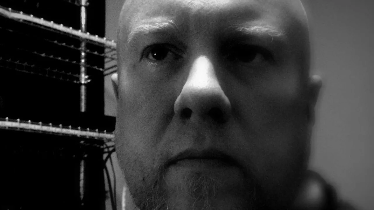 An intimate interview with Tom Shear (Assemblage 23)